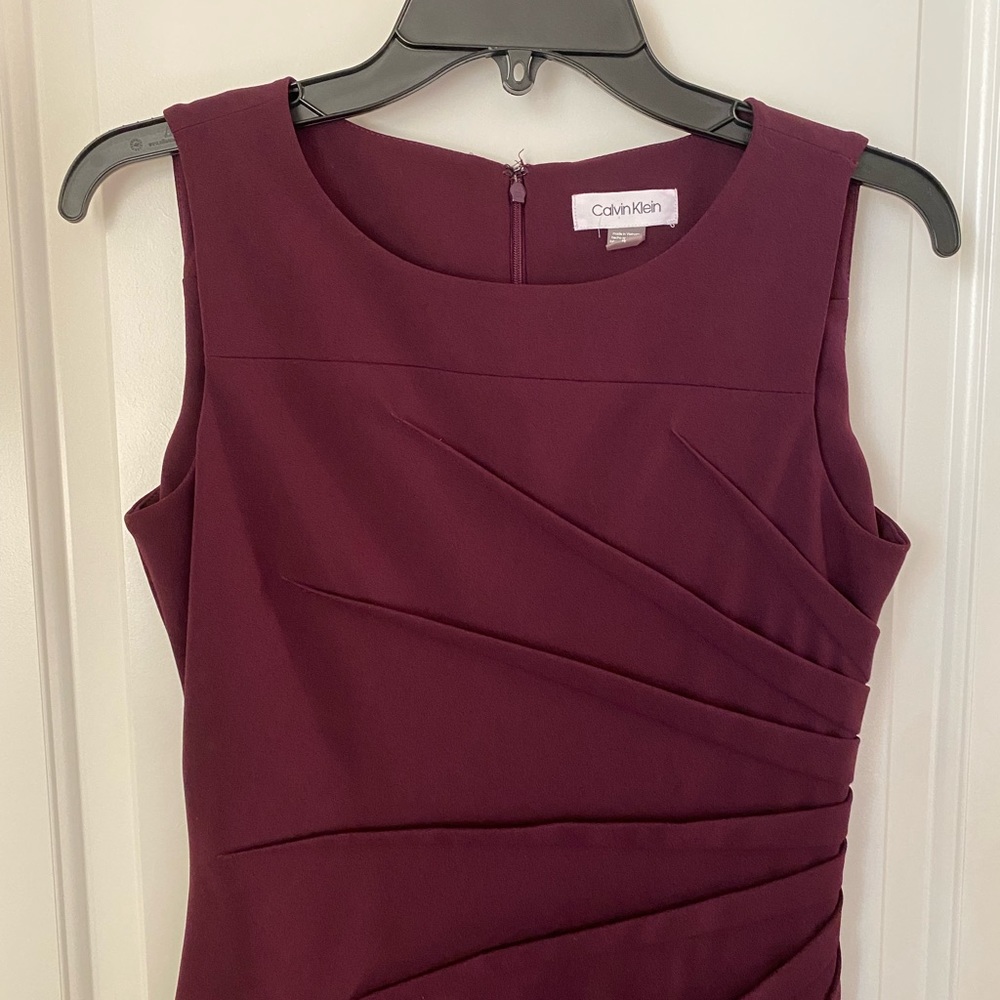 Burgundy Calvin Klein sheath dress with sun ray design